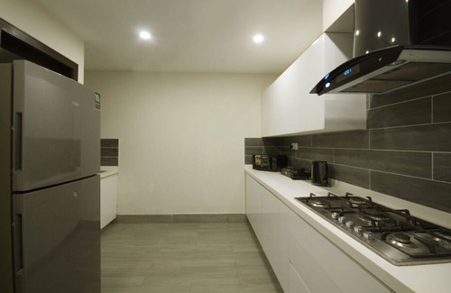 Lahore Apartamento | Central Lahore 3-bedroom Apartment with Private Balconies and City Views