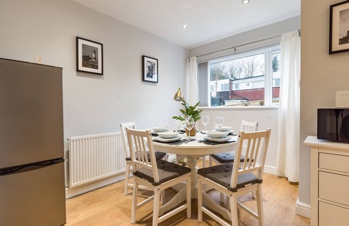 Newcastle-upon-Tyne Casa | Central large 3 bedroom home