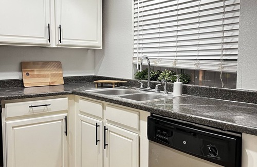 Paradise Casa | Central Las Vegas Modern Townhouse Near Strip
