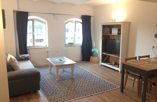 Mitte Apartamento | La vida central en el Zollhof, moderna y cómoda, con estacionamiento, ¡todo es nuevo!