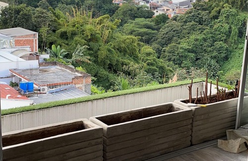 Pereira Apartamento | Central location, close to mall, restaurants, bars, markets & safe location.