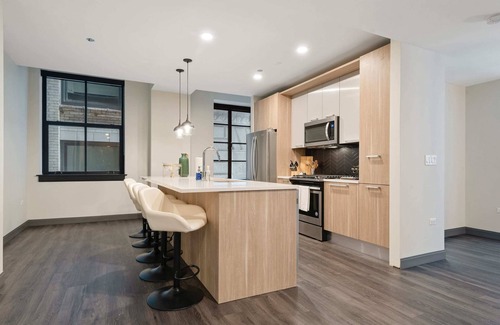 Downtown Chicago Apartamento | Central Location: Exclusive Apts for Large Groups