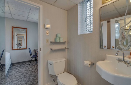 Music Row Hotel | Central Location Renovated Dorm Suite - Music Row!