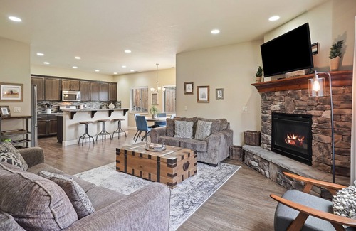 Southeast Bend Casa | Central Location w/Private Hot Tub, Fenced Yard, AC