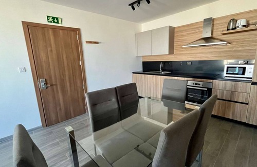 San Gwann Apartamento | ★ Central LUX Apartment ★ w/ POOL & 10m² terrace ➞