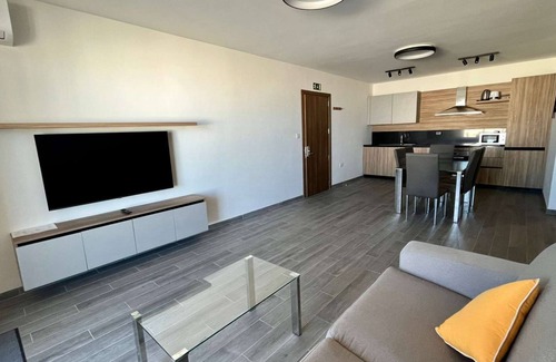San Gwann Apartamento | ★ Central LUX Apartment ★ w/ POOL & spacious terrace ➞