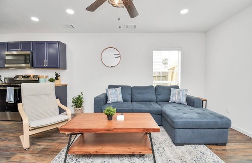 MacGregor Casa | Central Luxe Retreat - Sleeps 8 - Free Parking
