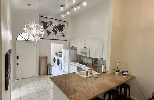 Cypress Lakes Estates Condominio | Central Modern Family Friendly Condo Near Beach