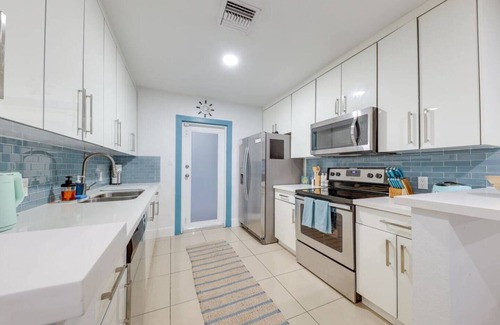 Central Fort Lauderdale Casa | Central Nautical Themed 4 bed 2 bath Home