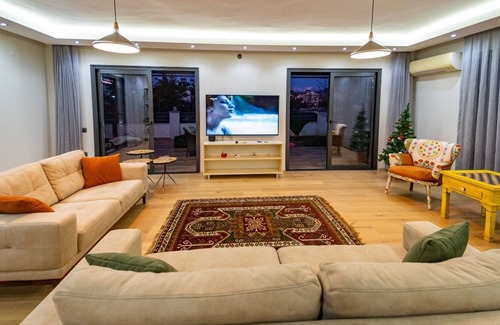 Fethiye City Center Villa | CENTRAL NEW VİLLA FOR 8 WITH PRİVATE POOL