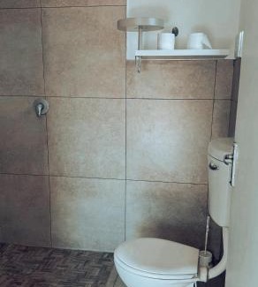 Windhoek West Apartamento | Central Nomad Apartment
