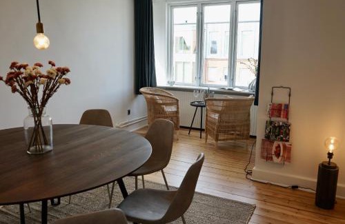 Vejle Apartamento | Central og rummelig lejlighed i Vejle