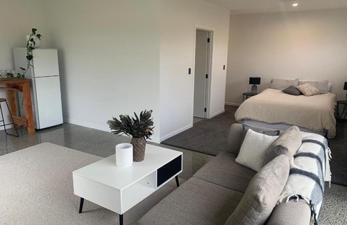 Waikato District Casa | Central One Bedroom Studio