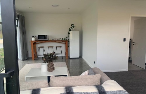 Waikato District Casa | Central One Bedroom Studio