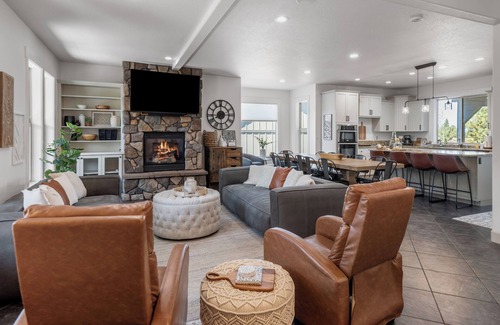 Redmond Casa | Spacious Trail Creek Retreat. Six bedroom, Eagle Crest!
