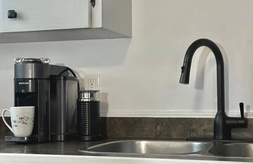 Okanagan-Similkameen Apartamento | Central Penticton. Alongside KVR Trail. Freshly Renovated. Pet Friendly.