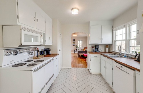 Rapid City Casa | Central Rapid City Home w/ Sunroom & Fireplace!