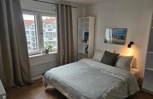 Sundbyberg Municipality Casa | Central Room with Private Entrance and Ensuite Bathroom