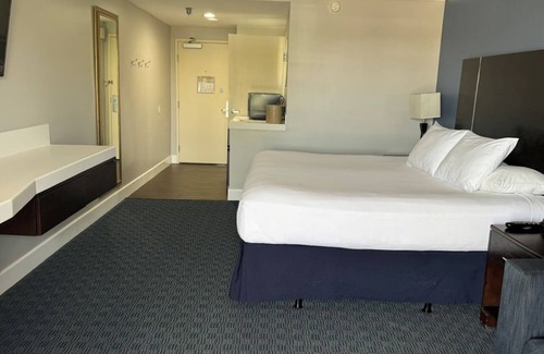 Old Towne Hotel | Central Seal Beach Location – Walk to Beach, Pier, Shops & Restaurants