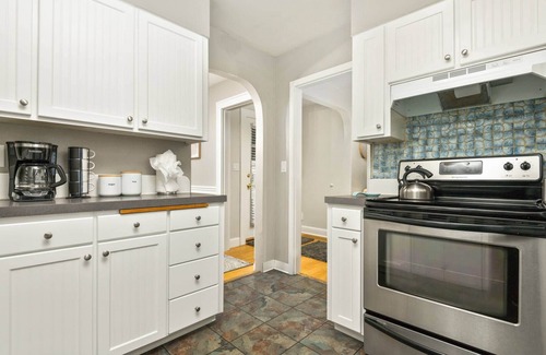 Newberg Casa | Central Single Level Newberg Retreat, Pet Friendly, Fenced Backyard, Walk 2 Food, Drinks, University