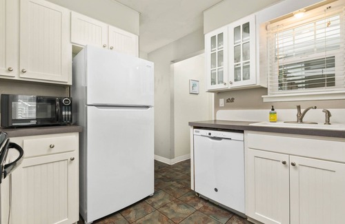 Newberg Casa | Central Single Level Newberg Retreat, Pet Friendly, Fenced Backyard, Walk 2 Food, Drinks, University