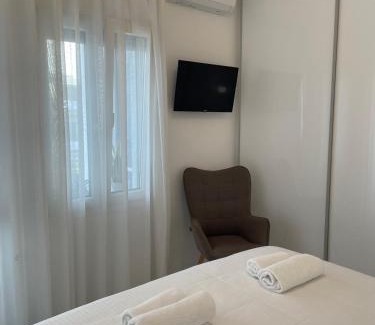 Ierapetra Apartamento | Central Square apartment by the sea