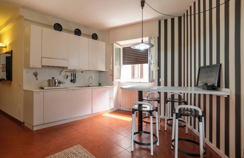 Iseo Apartamento | Central square - One Bedroom Apartment, Sleeps 3