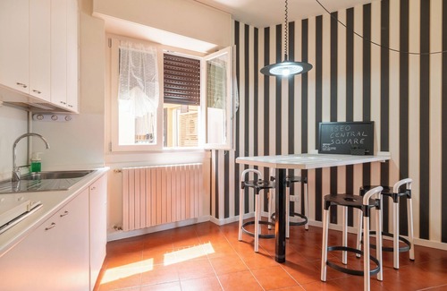 Iseo Apartamento | Central square - One Bedroom Apartment, Sleeps 3