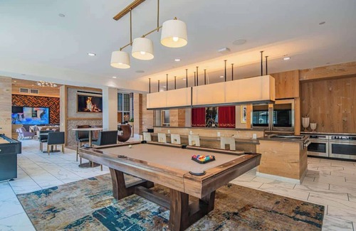 Orange Heights Apartamento | Uptown Escape | Gym, Pool, W/D, Self Check-In