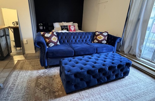 Ahuntsic Apartamento | Central Studio // Near Metro // Queen Bed // Sleeps 2
