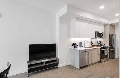 Evans Churchill Apartamento | Central Studio | Pool/Spa/Hottub | Close to Shops & Parks