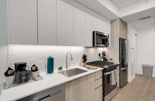 Evans Churchill Apartamento | Central Studio | Pool/Spa/Hottub | Close to Shops & Parks