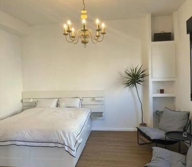 Neve Tzedek Apartamento | Central Studio with a Garden