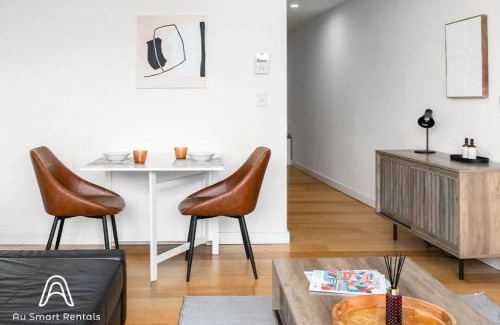 Surry Hills Apartamento | Central stylish 1 bedroom with balcony and air-con