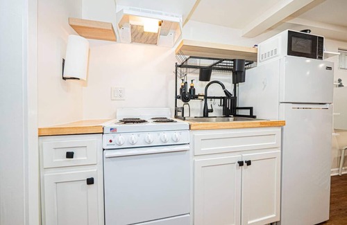 Deanwood Casa | Central & Stylish 1 BR Retreat in DC Near Downtown