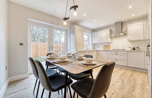Coventry Casa | Central & Stylish | Garden & Parking