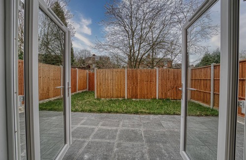Coventry Casa | Central & Stylish | Garden & Parking