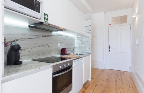 Lapa Apartamento | Colorful Cozy Flat | Ace Location by Host Wise