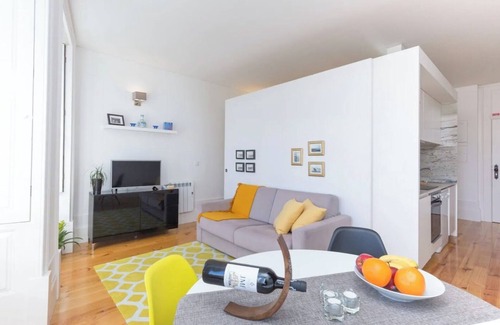 Lapa Apartamento | Colorful Cozy Flat | Ace Location by Host Wise