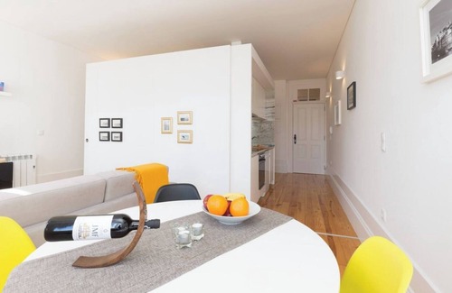 Lapa Apartamento | Colorful Cozy Flat | Ace Location by Host Wise