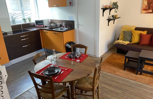 La Roche-Posay Apartamento | Piso moderno con WiFi en el centro de La Roche-Posay, cerca de Thermes