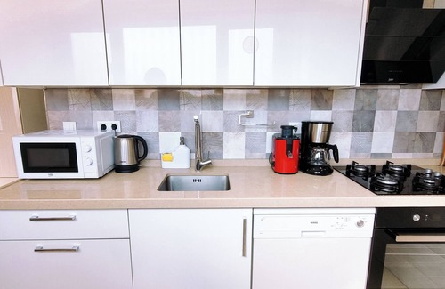 Cihangir Apartamento | Central Taksim Cihangir 3BR Deluxe: Ideal for Groups and Families, Sleeps 6