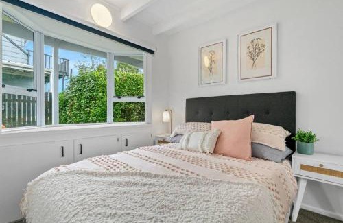 Richmond Heights Casa | Central Taupo Pet Friendly Retreat With Heat Pumps and Garden