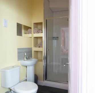 Tenby Apartamento | Central Tenby North Beach Apartment with Parking
