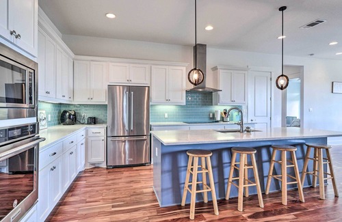 McDade Casa | Central Texas Home w/ Rolling Pasture Views!