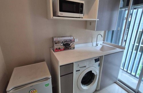 Khlong Toei Condominio | Central Bangkok 2-Bedroom Condo with Pool, Gym & Parking – Rama 4