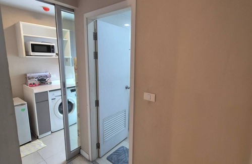 Khlong Toei Condominio | Central Bangkok 2-Bedroom Condo with Pool, Gym & Parking – Rama 4