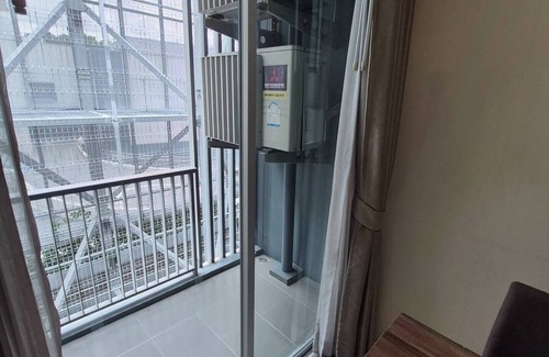 Khlong Toei Condominio | Central Bangkok 2-Bedroom Condo with Pool, Gym & Parking – Rama 4