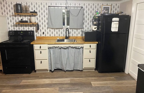 Rogersville Cabaña | Central to what Upper East Tennessee has to offer!