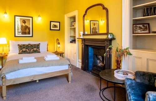 Upper Town Casa | Central Townhouse with Garden & Free Parking